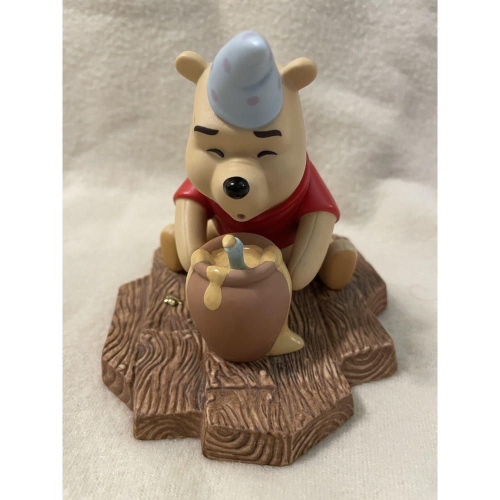 Walt Disney Winnie the Pooh and Friends Hip, Hip Poohray for Birthdays Retired